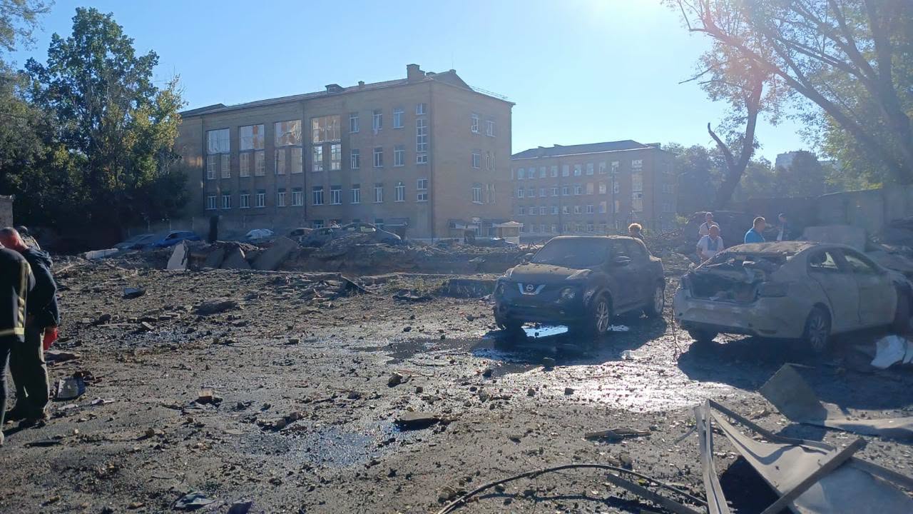 Дитяча лікарня в Києві пошкоджена після нічної атаки 20 серпня