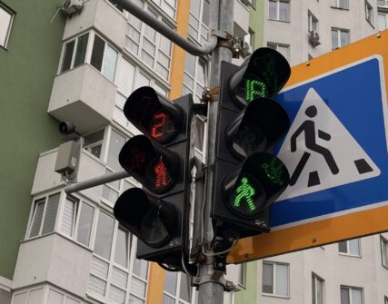 Київ: 544 світлофори отримали резервне живлення для роботи під час відключень