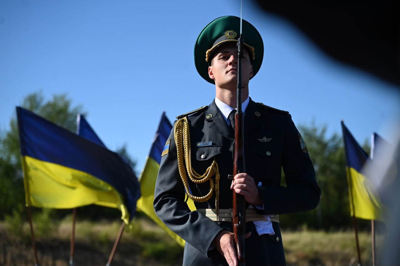 Прах Євгена Коновальця повернули в Україну: зустріли з почестями