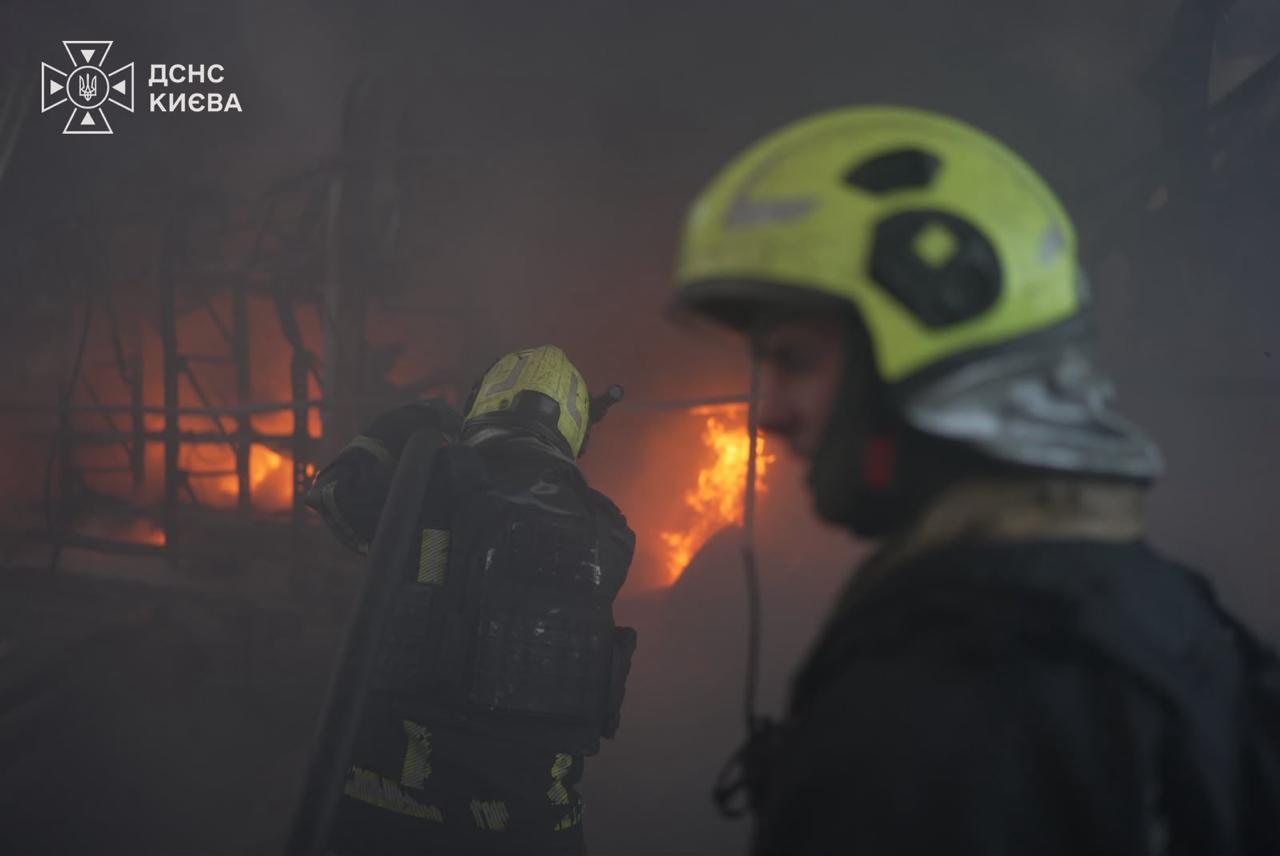 Росія масовано вдарила по Києву та області: 13 загиблих, оголошено день жалоби