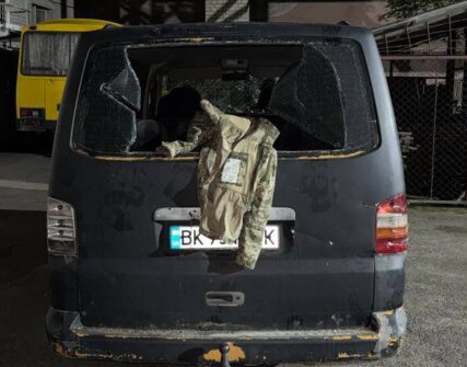 У Луцьку 30 цивільних побили військових ТЦК та потрощили авто