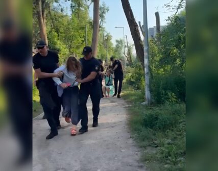 У Києві вирубують 600 дубів під теплотрасу: протести і звинувачення