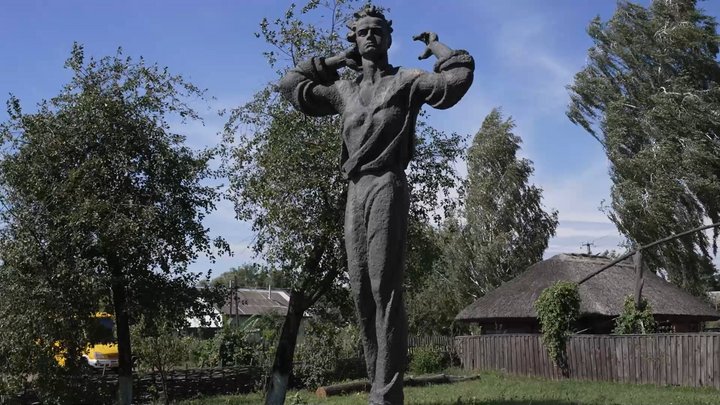 У музеї Довженка на Чернігівщині роздають безкоштовні яблука