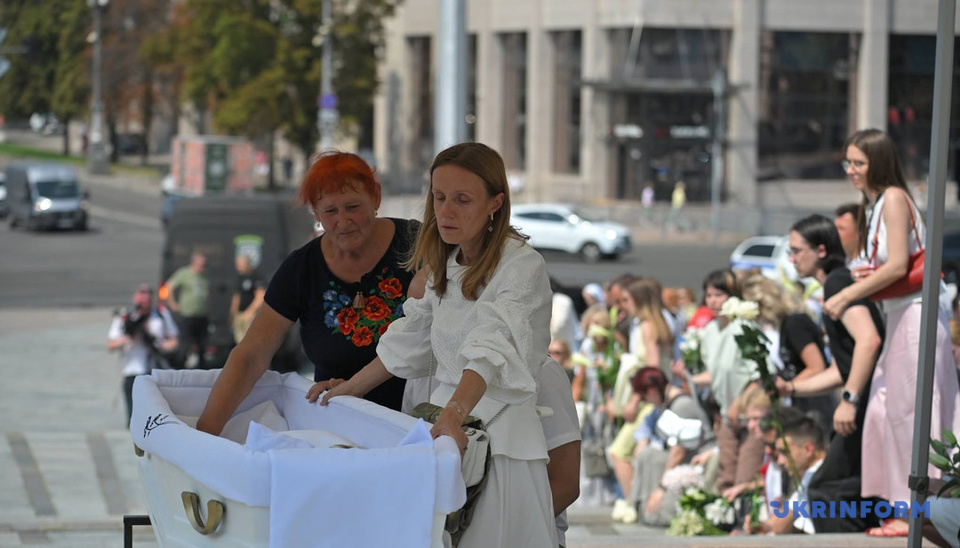 Київ попрощався з 20-річною Віталіною Яровенко, яка загинула, рятуючи людей