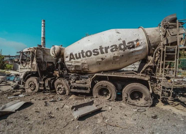 Російські ракети вдарили по Autostrada в Києві: двоє загиблих, значні руйнування