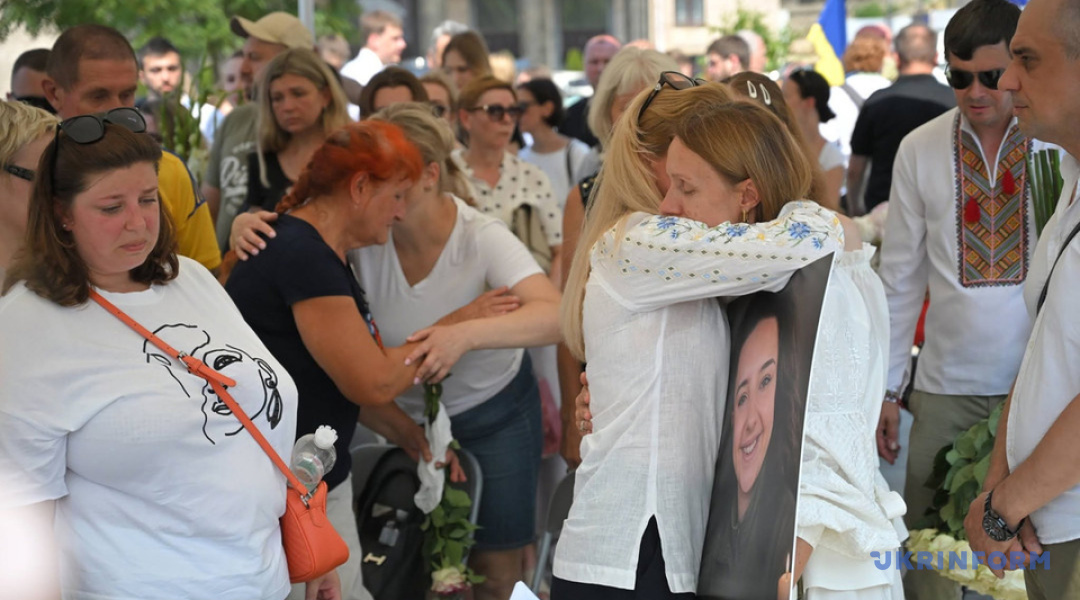 Київ попрощався з 20-річною Віталіною Яровенко, яка загинула, рятуючи людей
