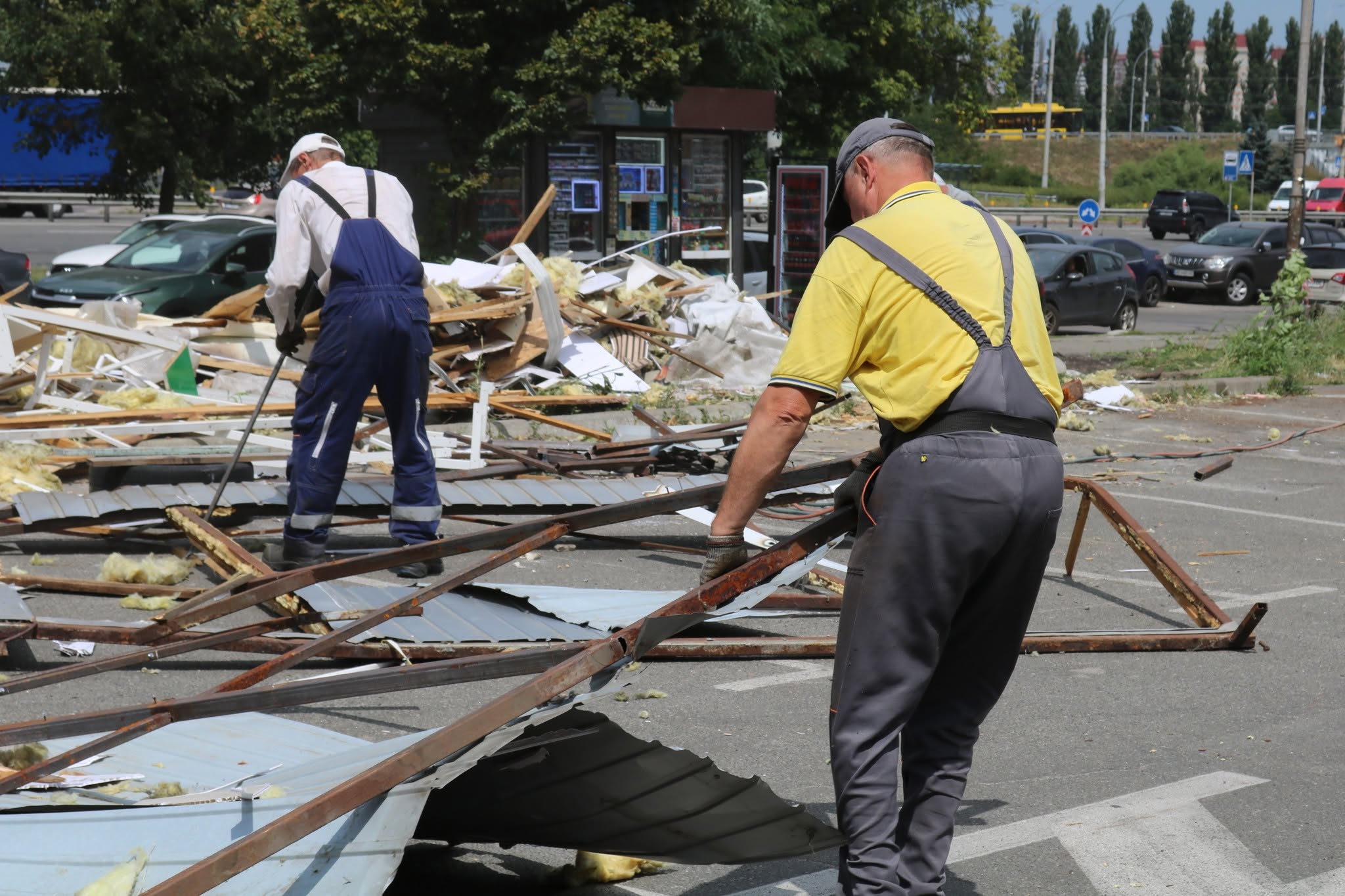 У Києві демонтували 30 незаконних об'єктів: місту повернуто 899,8 м²