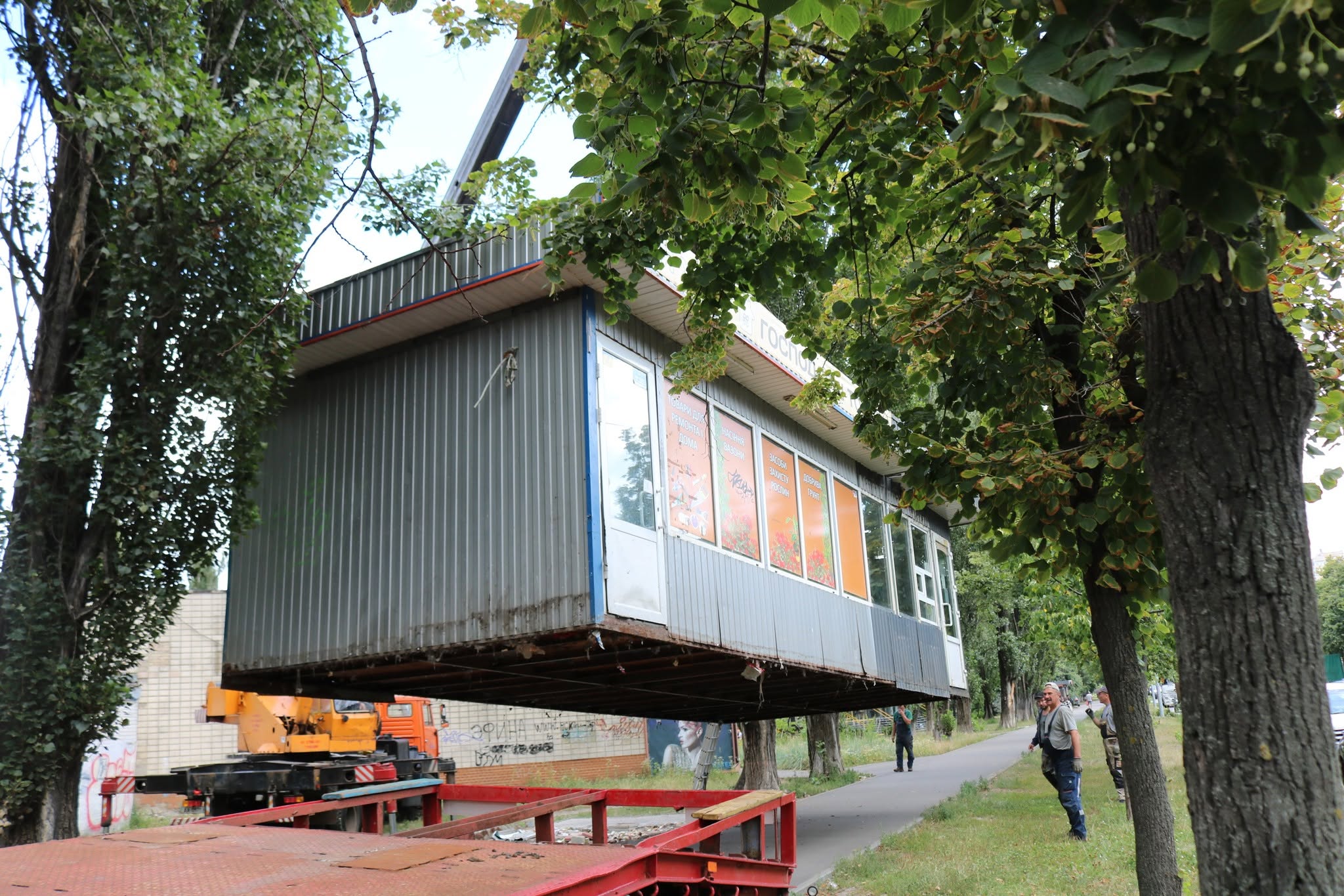 У Києві демонтували 30 незаконних об'єктів: місту повернуто 899,8 м²