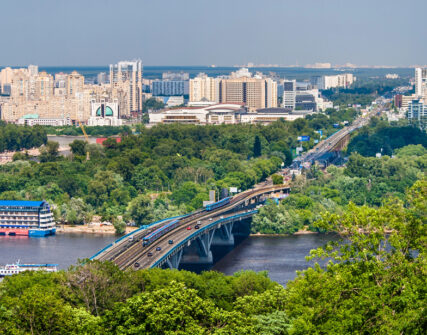Київ: рух мостом Метро частково обмежать на три дні