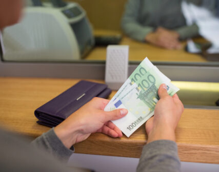 Курс долара та євро в Києві: свіжі дані Мінфіну на ранок четверга