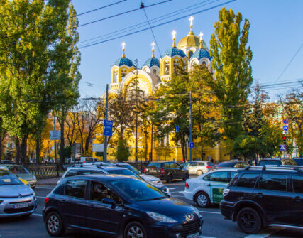 Київ: на бульварі Тараса Шевченка цього тижня демонтують незаконні вивіски