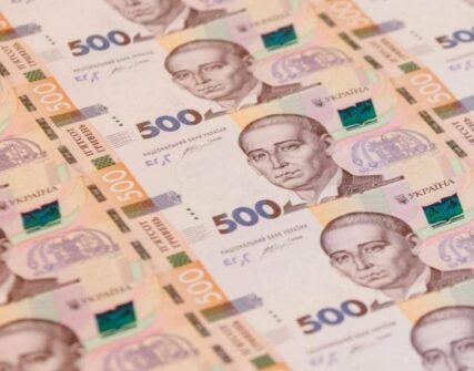 Українці задекларували 323,9 млрд грн доходу за 2025 рік