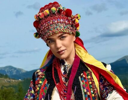 День Незалежності 2026: як стильно інтегрувати український код у свій образ