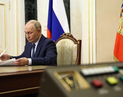 Путін підписав указ: держава зможе забирати підприємства, що постраждали від дронів