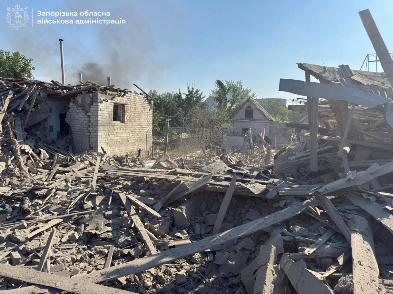 Запоріжжя двічі обстріляли у неділю: є загиблий та понад десять постраждалих