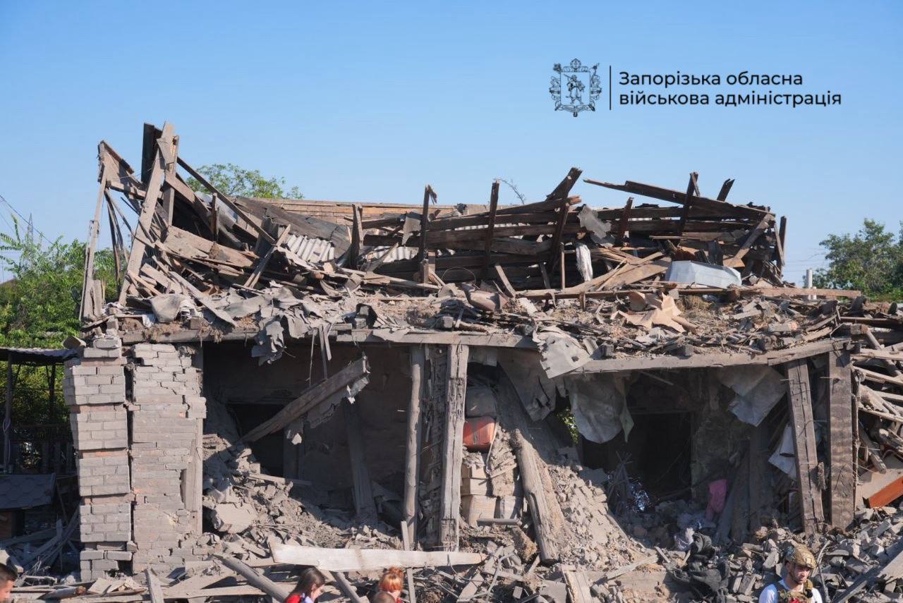 Запоріжжя двічі обстріляли у неділю: є загиблий та понад десять постраждалих