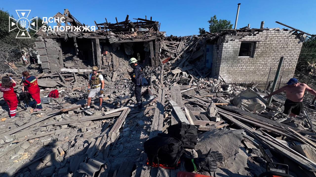 Запоріжжя двічі обстріляли у неділю: є загиблий та понад десять постраждалих