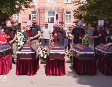 Кривий Ріг прощався з родиною Воронових: п'ять жертв російської ракети