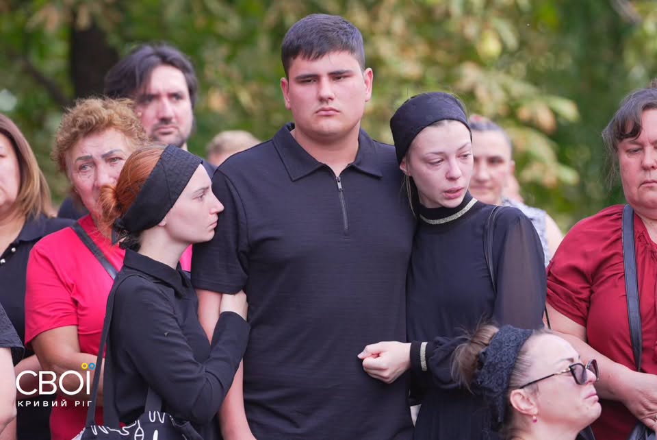 Кривий Ріг прощався з родиною Воронових: п'ять жертв російської ракети