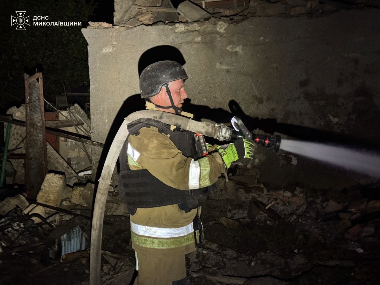 Росія обстріляла Миколаїв: загинула жінка, 7 поранених, є діти