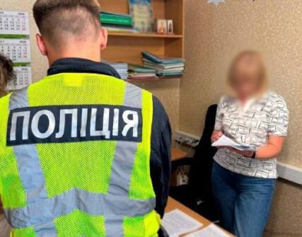 У Києві посадовицю КП підозрюють у розтраті на закупівлі асфальту: місту завдано збитків