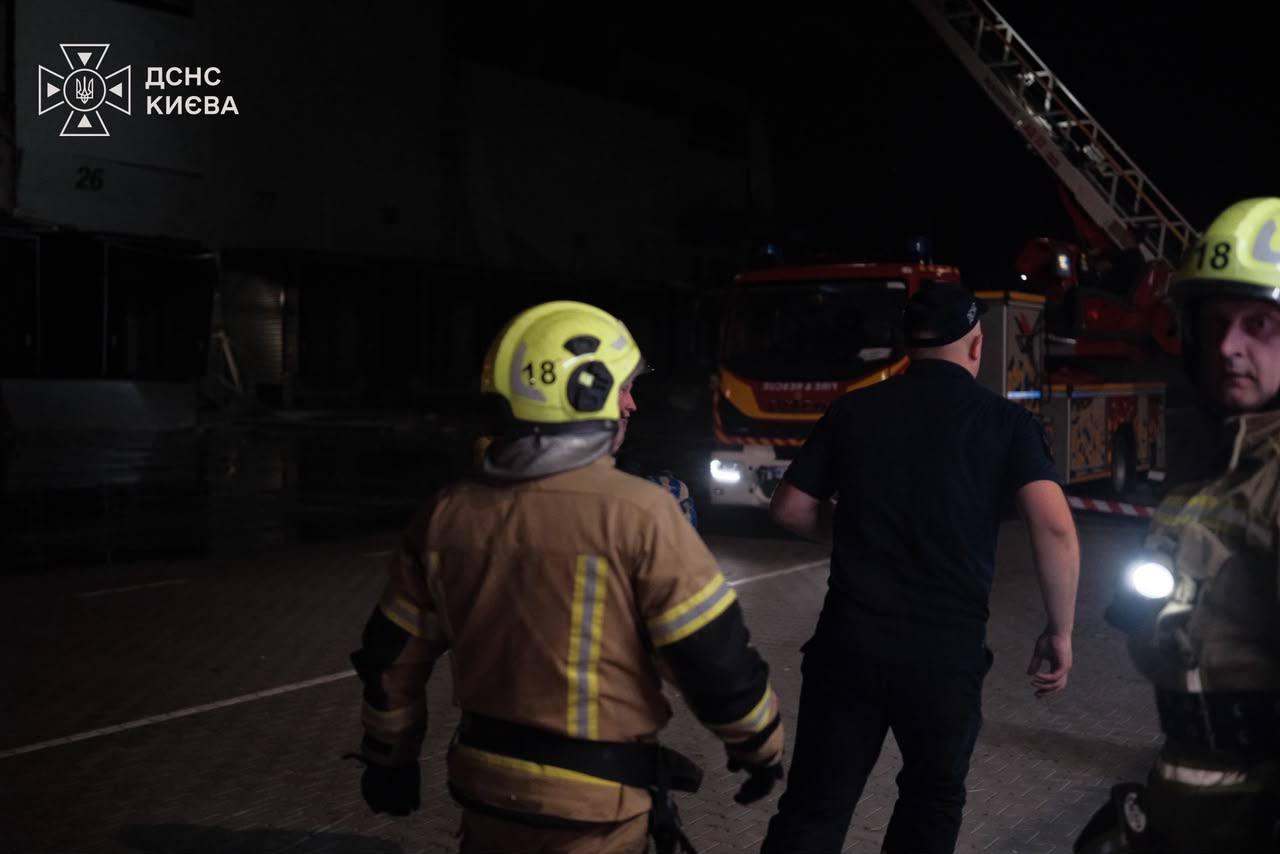 Київ пережив масований обстріл дронами та балістикою: 26 постраждалих, є загиблий