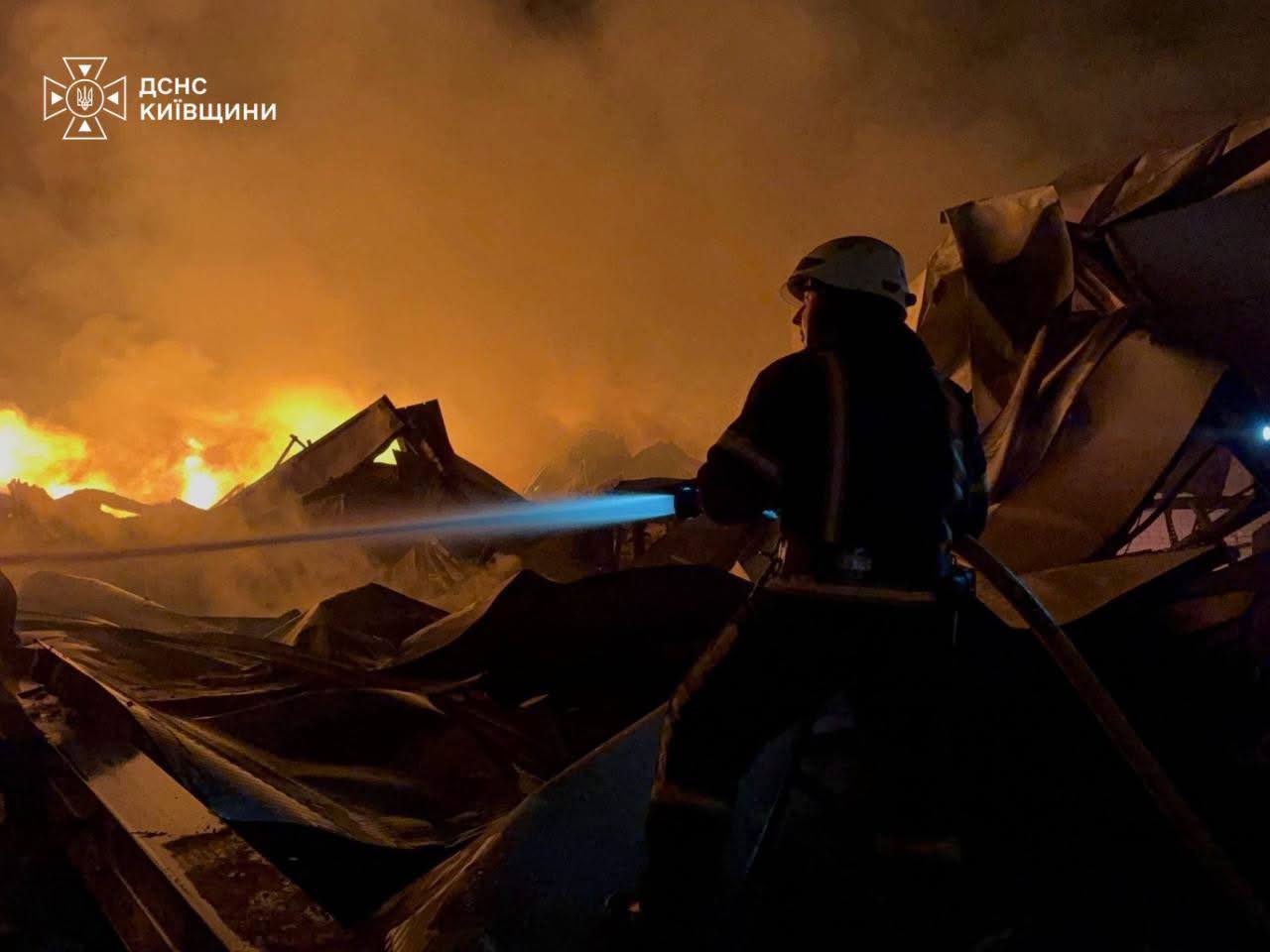 Атака на Київщину в ніч на 5 серпня: 14 загиблих, десятки поранених та масштабні пожежі