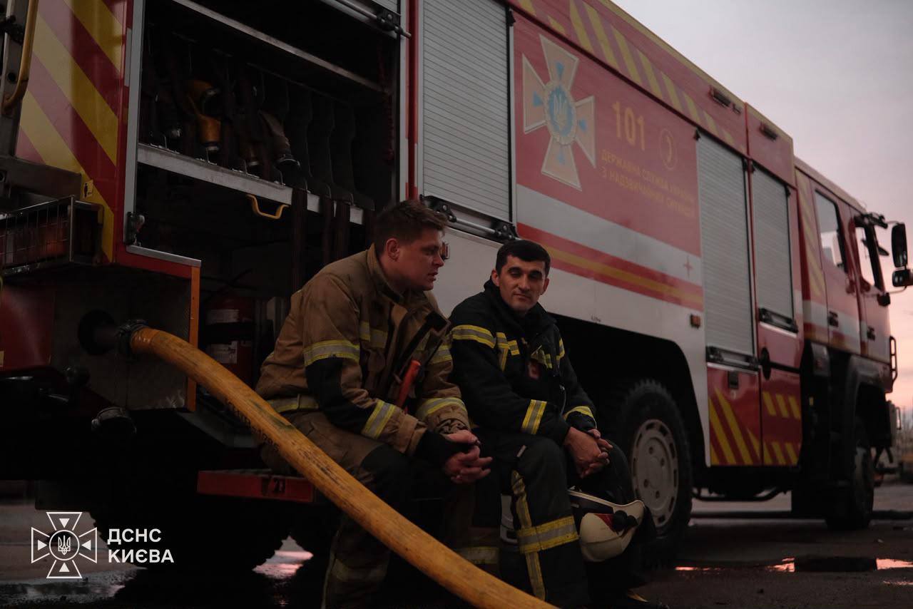 Київ пережив масований обстріл дронами та балістикою: 26 постраждалих, є загиблий