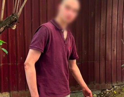 Киянин запустив сигнальні ракети в Голосіївському районі, щоб вразити дівчат: йому загрожує до 5 років в’язниці