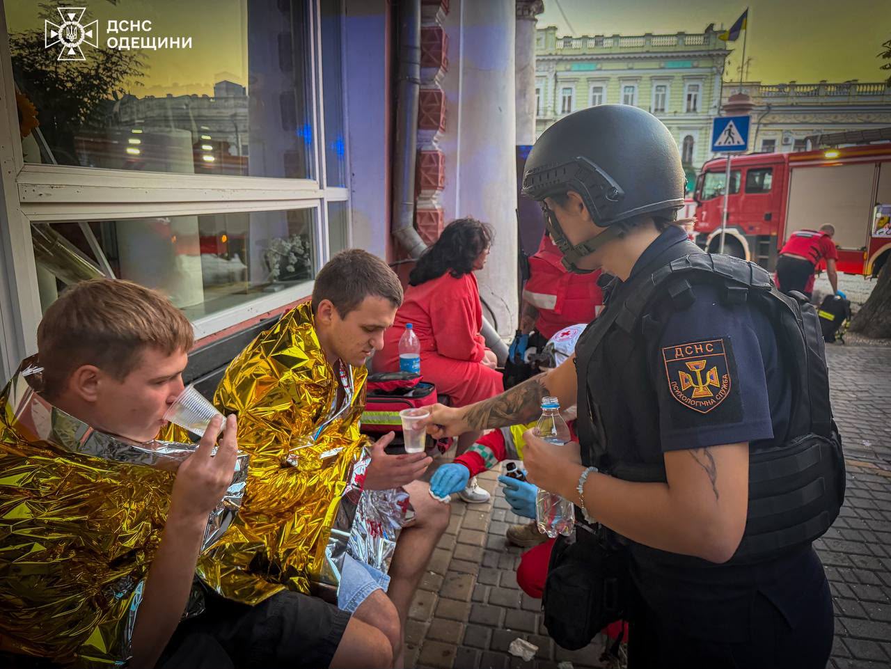 Одеса під масованою нічною атакою: 8 постраждалих, руйнування та знеструмлення