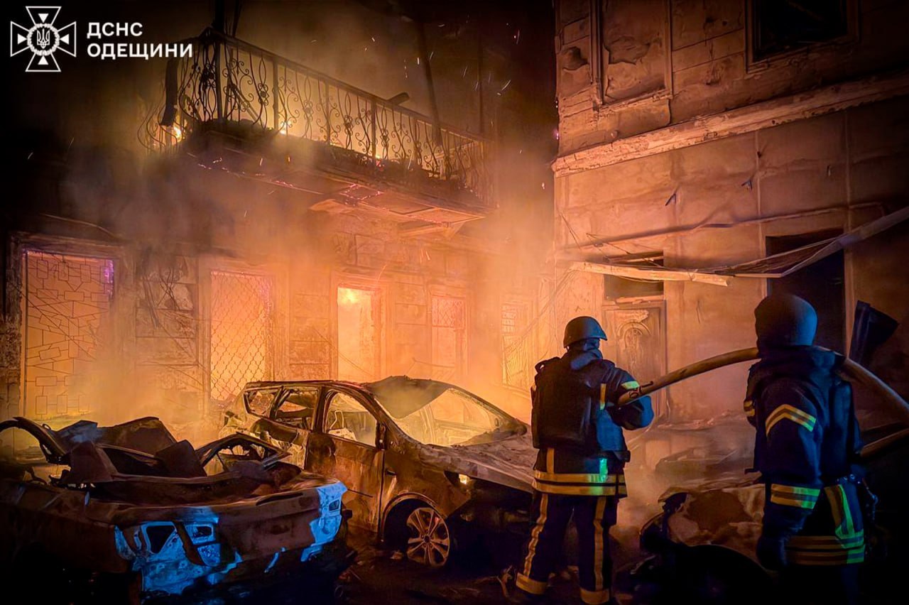 В Одесі автобус з 12 дітьми пошкоджено вибуховою хвилею під час повторного обстрілу