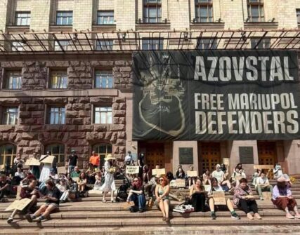 Протест у Києві: десятки киян проти вирубки дерев на Теремках