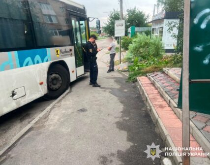 Автобус збив жінку на зупинці у Сквирі: постраждалу госпіталізували