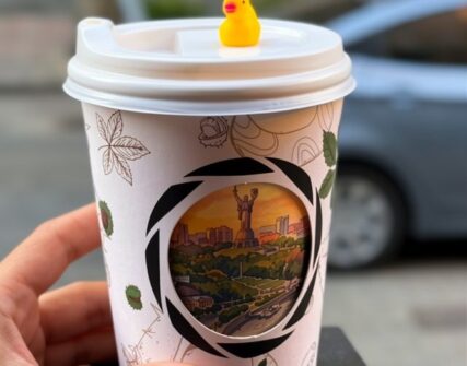Мережа Sweet Coffee з трендовими стаканчиками відкрилася у Києві