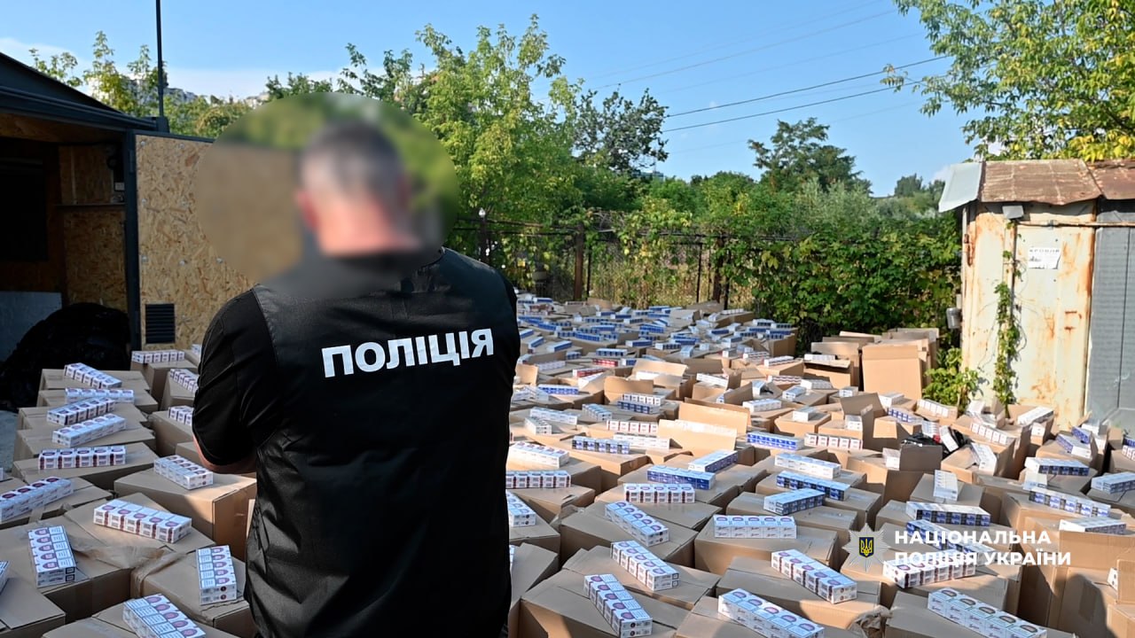 Під Києвом викрили підпільний цех алкоголю та склад контрафактних цигарок