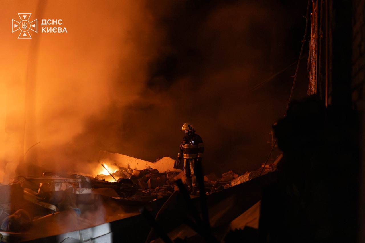 Ракетний удар по Києву 11 серпня: пошкоджені лікарня, житловий будинок
