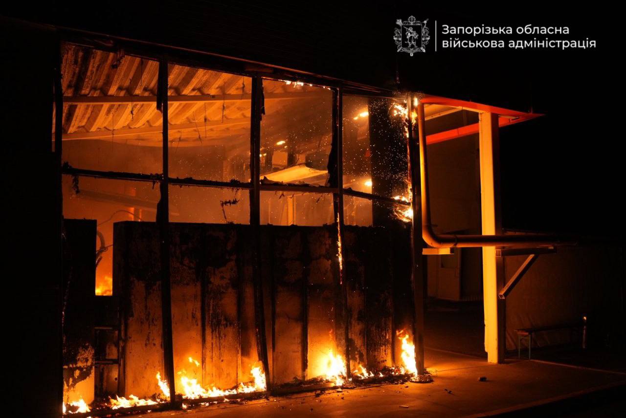 Пожежа в «Епіцентрі» Запоріжжя після нічної атаки БПЛА: деталі