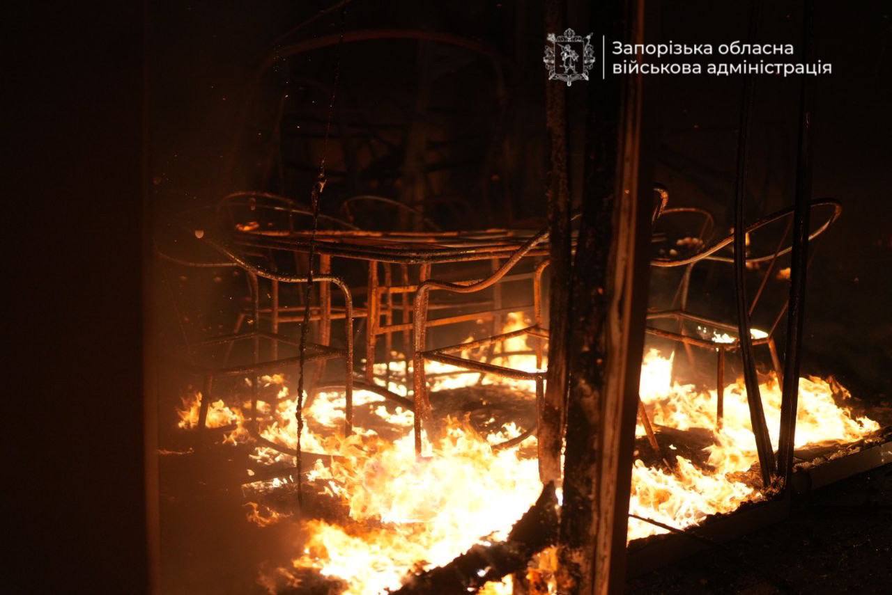 Пожежа в «Епіцентрі» Запоріжжя після нічної атаки БПЛА: деталі