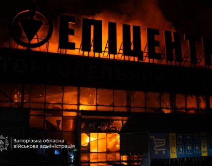 Пожежа в «Епіцентрі» Запоріжжя після нічної атаки БПЛА: деталі