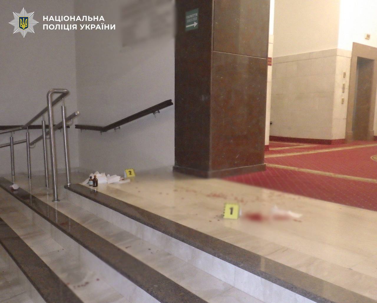 У Києві затримали чоловіка за різанину в готелі: постраждалому зламали ніс