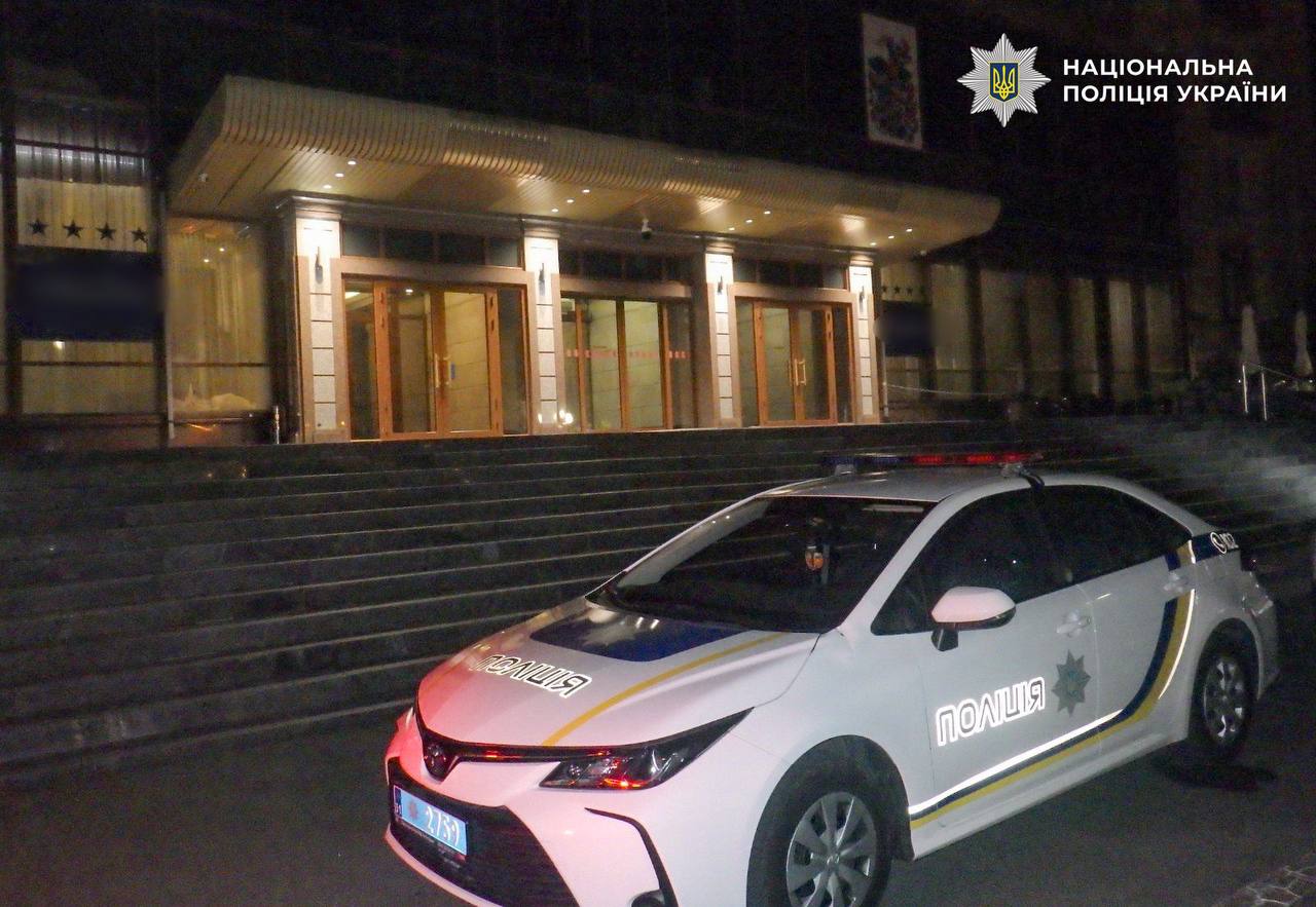 У Києві затримали чоловіка за різанину в готелі: постраждалому зламали ніс