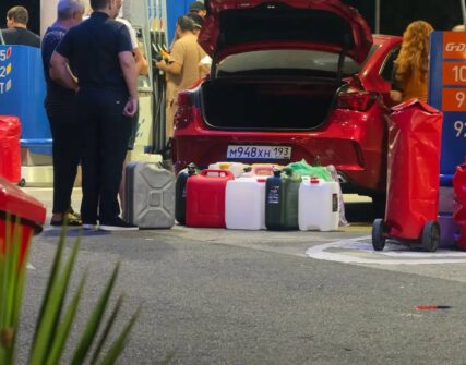 Паливна криза в РФ: регіони страждають від нестачі бензину та черг