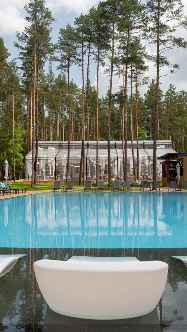 Заміські комплекси поблизу Києва: басейни, природа та відпочинок