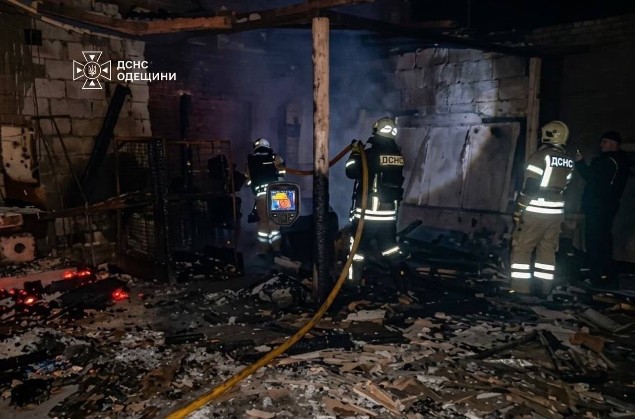Масована атака на Одещину: пожежі на інфраструктурі та в «Епіцентрі»