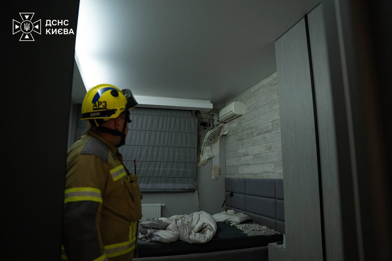 Нічна атака на Київ 25 серпня: у Голосіївському районі пошкоджено багатоповерхівку