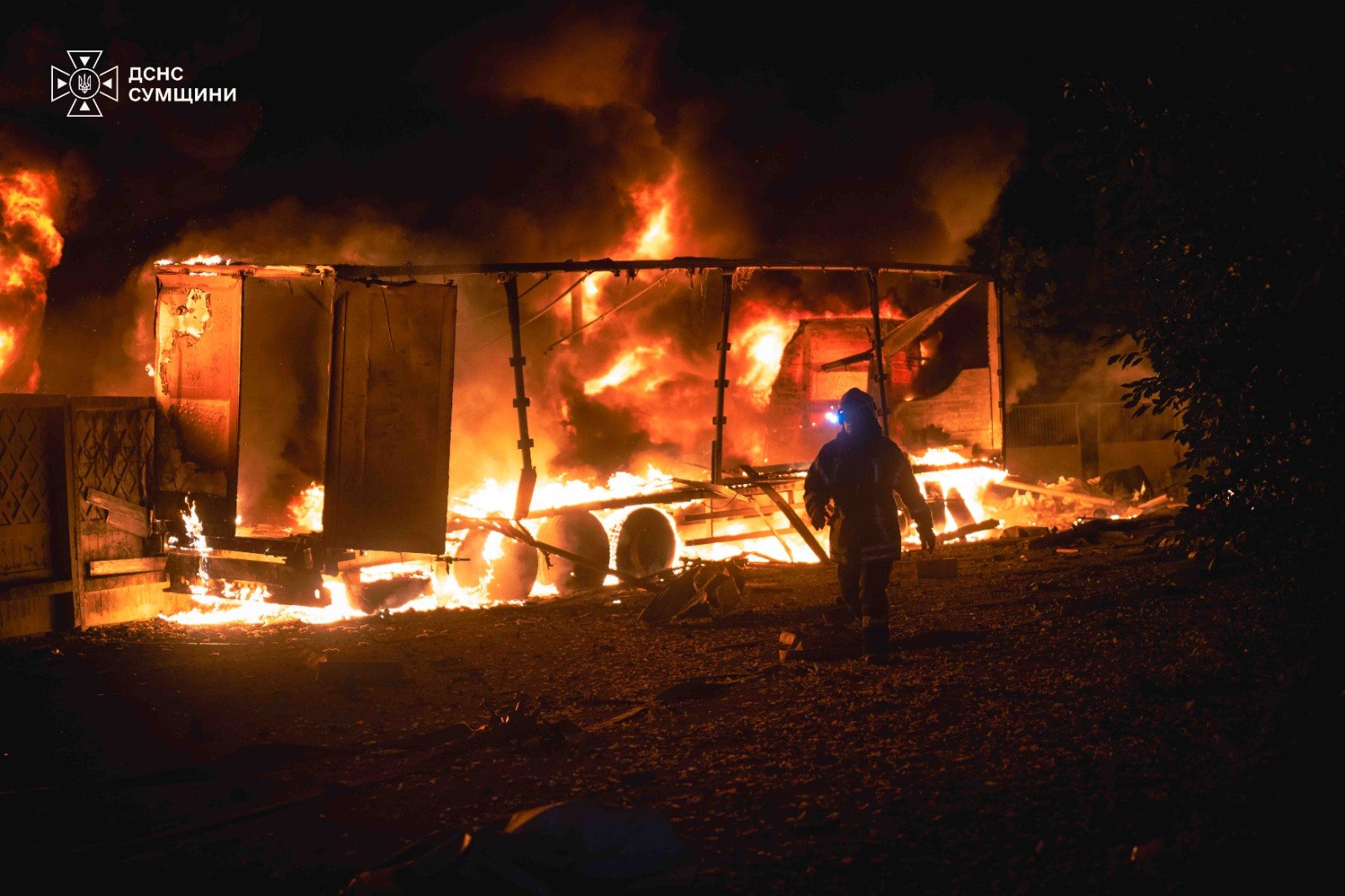 У Сумах ворожі удари забрали життя людини, семеро поранені – ДСНС