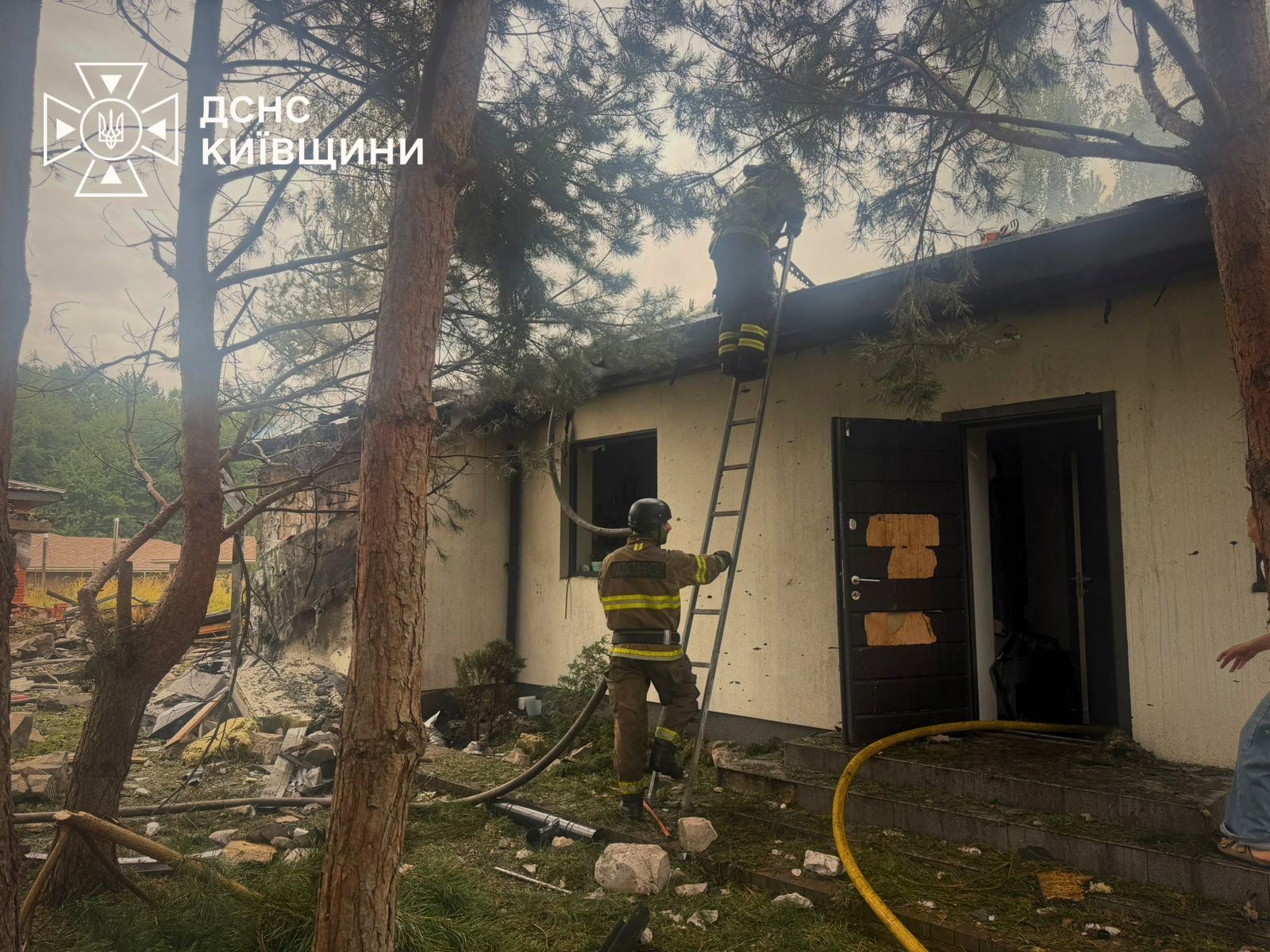 На Київщині через атаки БпЛА постраждали двоє людей, виникли пожежі