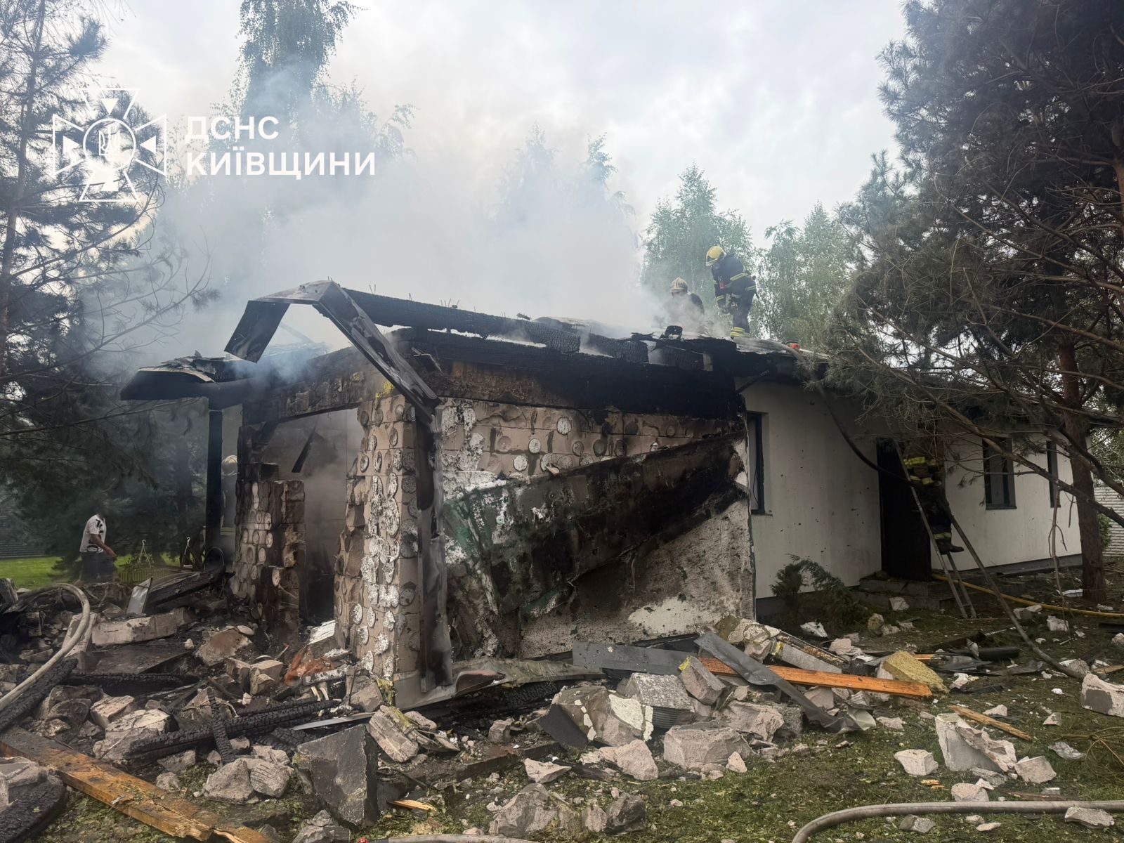 На Київщині через атаки БпЛА постраждали двоє людей, виникли пожежі