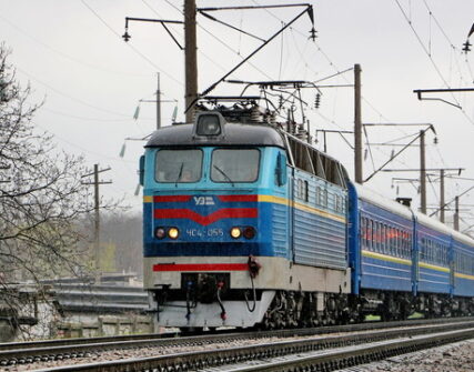 Ворожий дрон поцілив у пасажирський поїзд на Одещині: всі 593 пасажири цілі