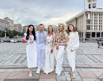 Крістіна Присяжнюк об'єднала зірок у проєкті «Державна» до 35-річчя Незалежності